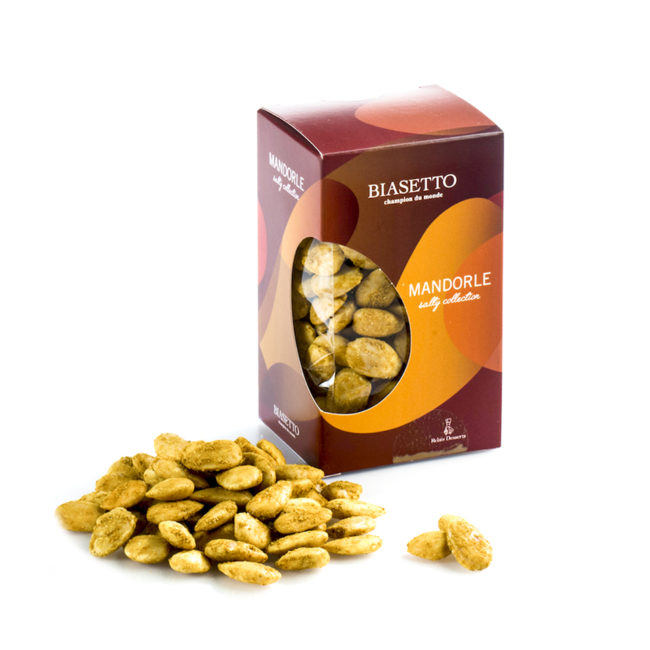 Curry-flavoured salted almonds